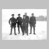 094-0094 Winter in Schirrau. Helmut Paul, Fritz Schlingelhof, Kurt Plep, Werner Paul und Alfred Adomeit von rechts.jpg